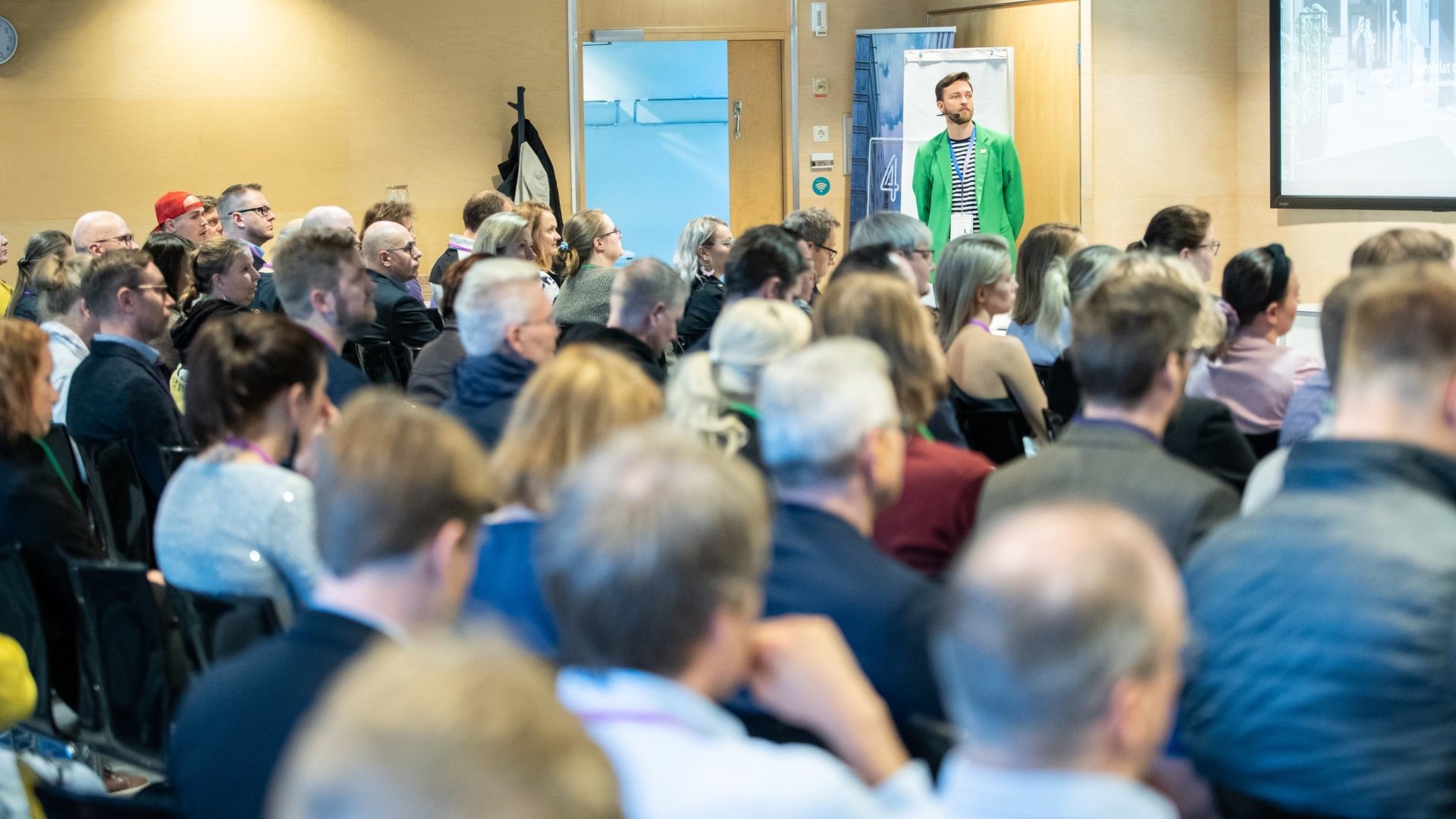 Kasvu Openin Kasvupolku-ohjelmien livesparrauspäivät syksyllä 2022 olivat täynnä väkeä ja kohtaamisen riemua.